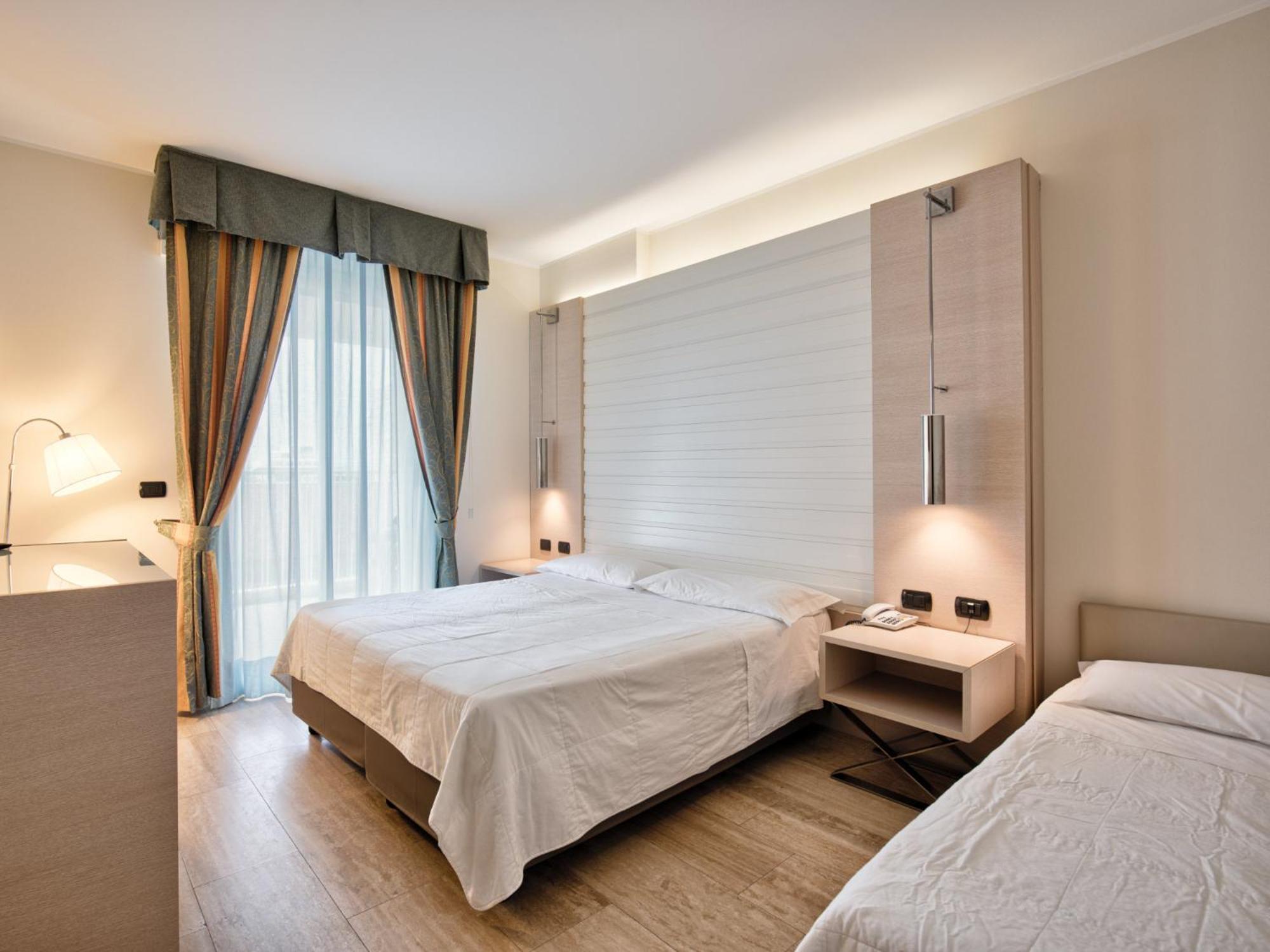 Hotel Columbus Ліньяно-Сабб'ядоро Екстер'єр фото